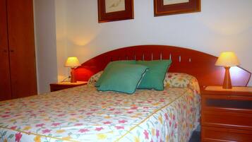 Fer et planche à repasser, lits bébé (en supplément)