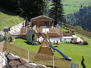 Children’s play area – outdoor
