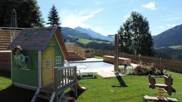 Children’s play area – outdoor