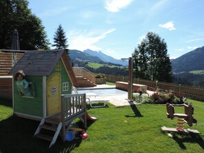 Children’s play area – outdoor