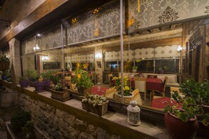 Daily buffet breakfast (TRY 400 per person)