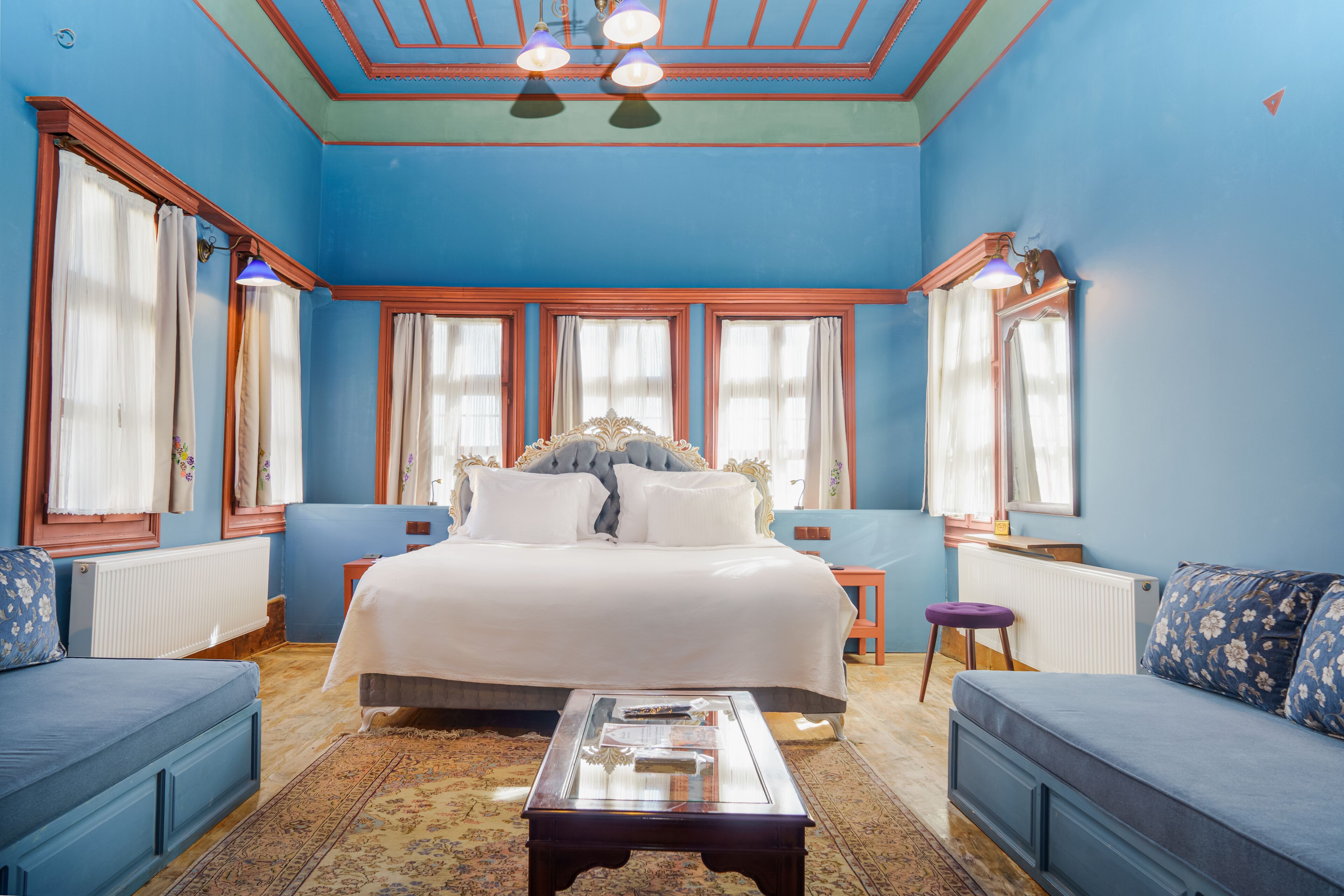 套房 | 高档床上用品、迷你吧、客房内保险箱、办公桌