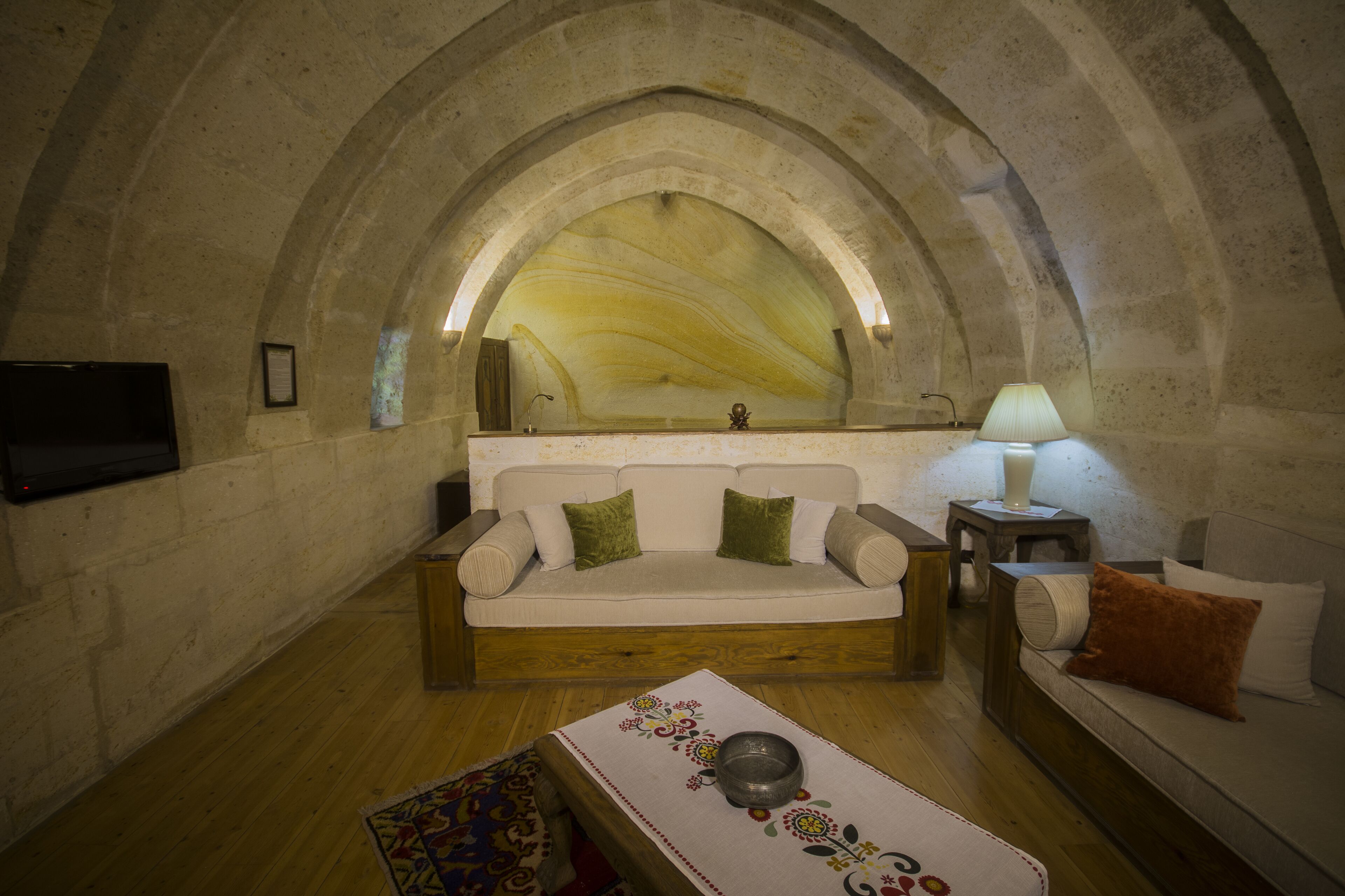 suite | living area | lcd tv