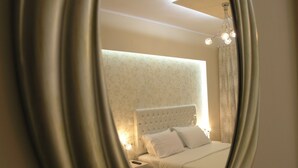 Ảnh chưa phân loại, 4 trong số 64 ảnh, n út