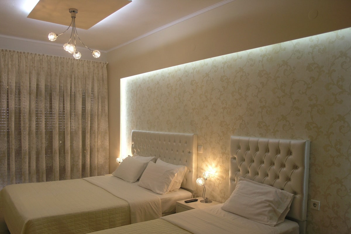 Premium bedding, down comforters, pillowtop beds, in-room safe