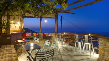 Frühstück, Mittagessen, Abendessen, Blick aufs Meer