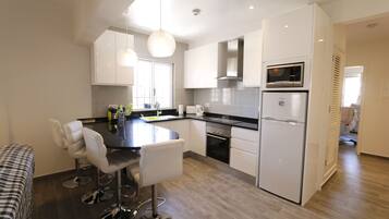 Apartment, 1 Bedroom | Private kitchen | Fridge, microwave, oven, stovetop