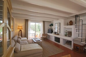 Apartment, 1 Bedroom | Living area