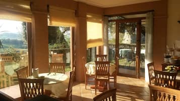 Breakfast area