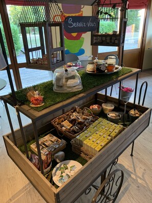 Daily continental breakfast for a fee