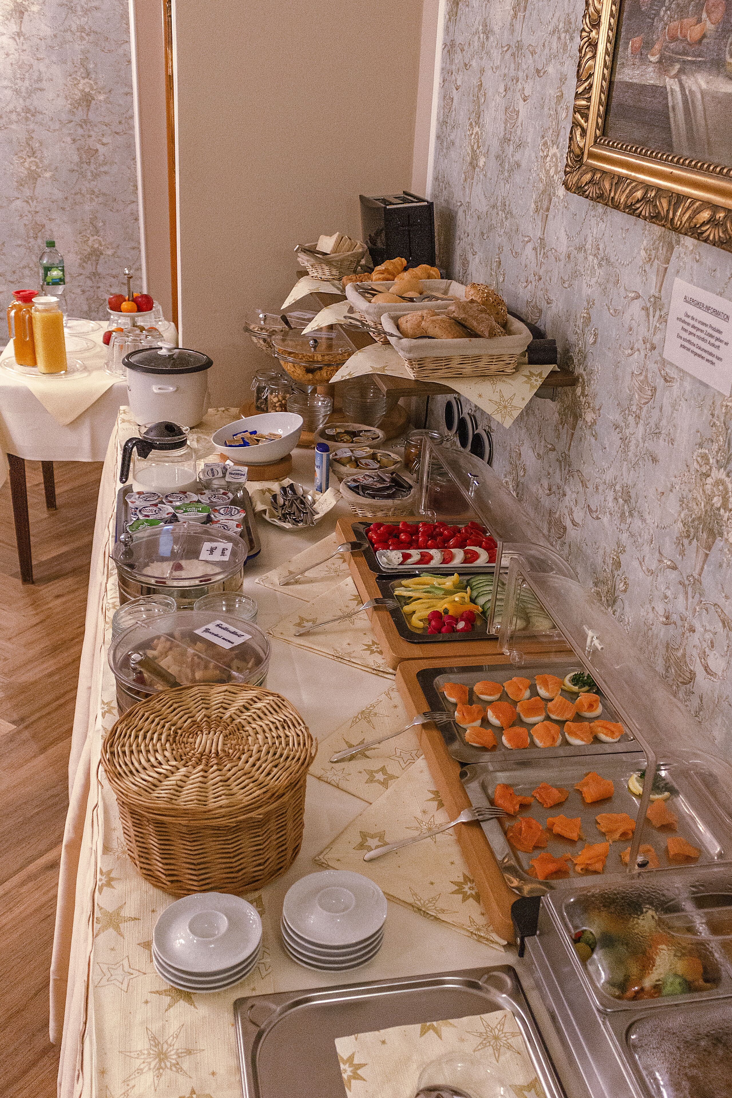 Daily cooked-to-order breakfast (EUR 15 per person)