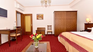 Superior Double Room with AC | 1 bedroom, in-room safe, blackout curtains, soundproofing