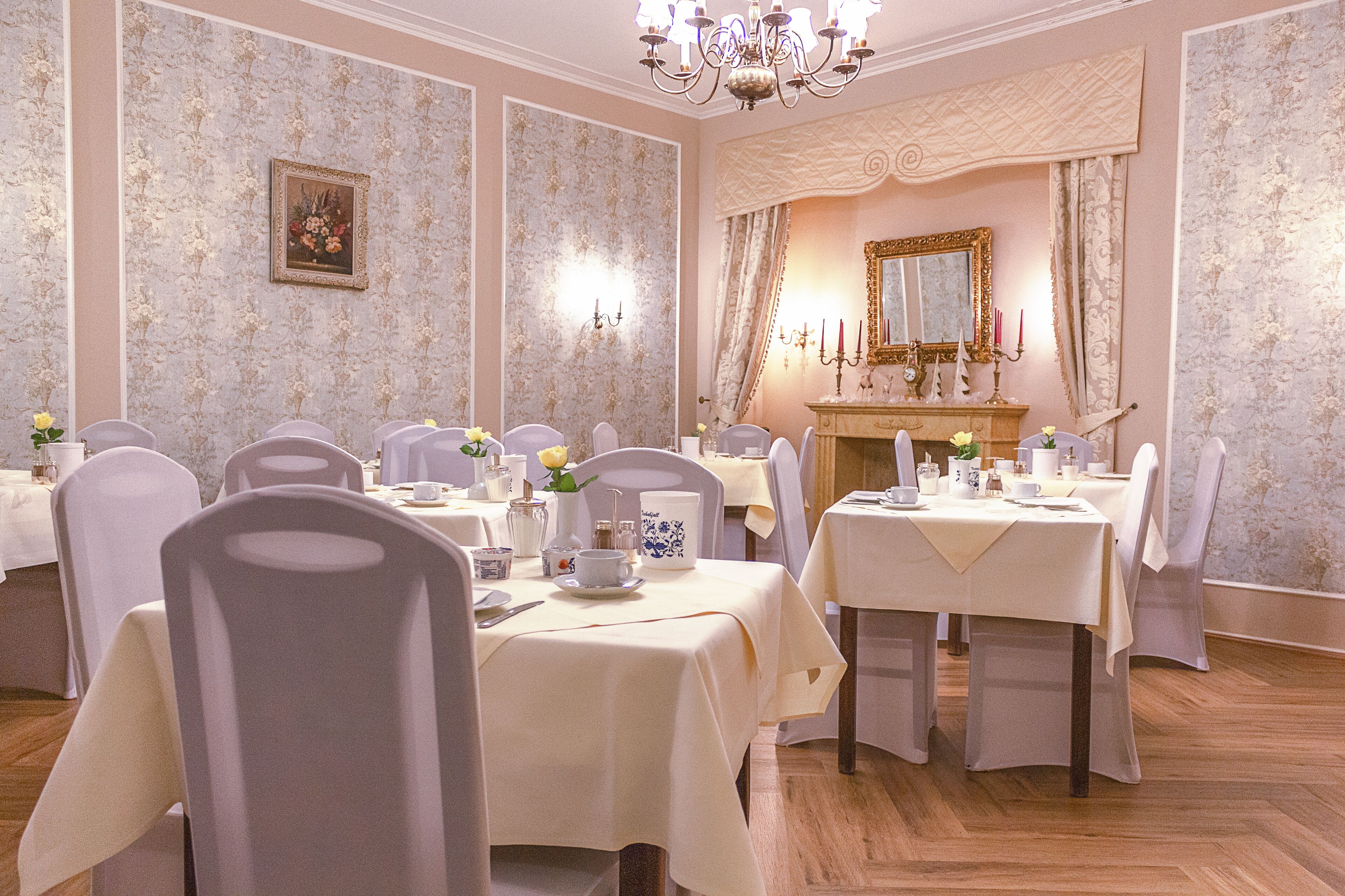 daily cooked-to-order breakfast (eur 15 per person)