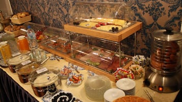Desayuno a la carta diario (EUR 15 por persona)