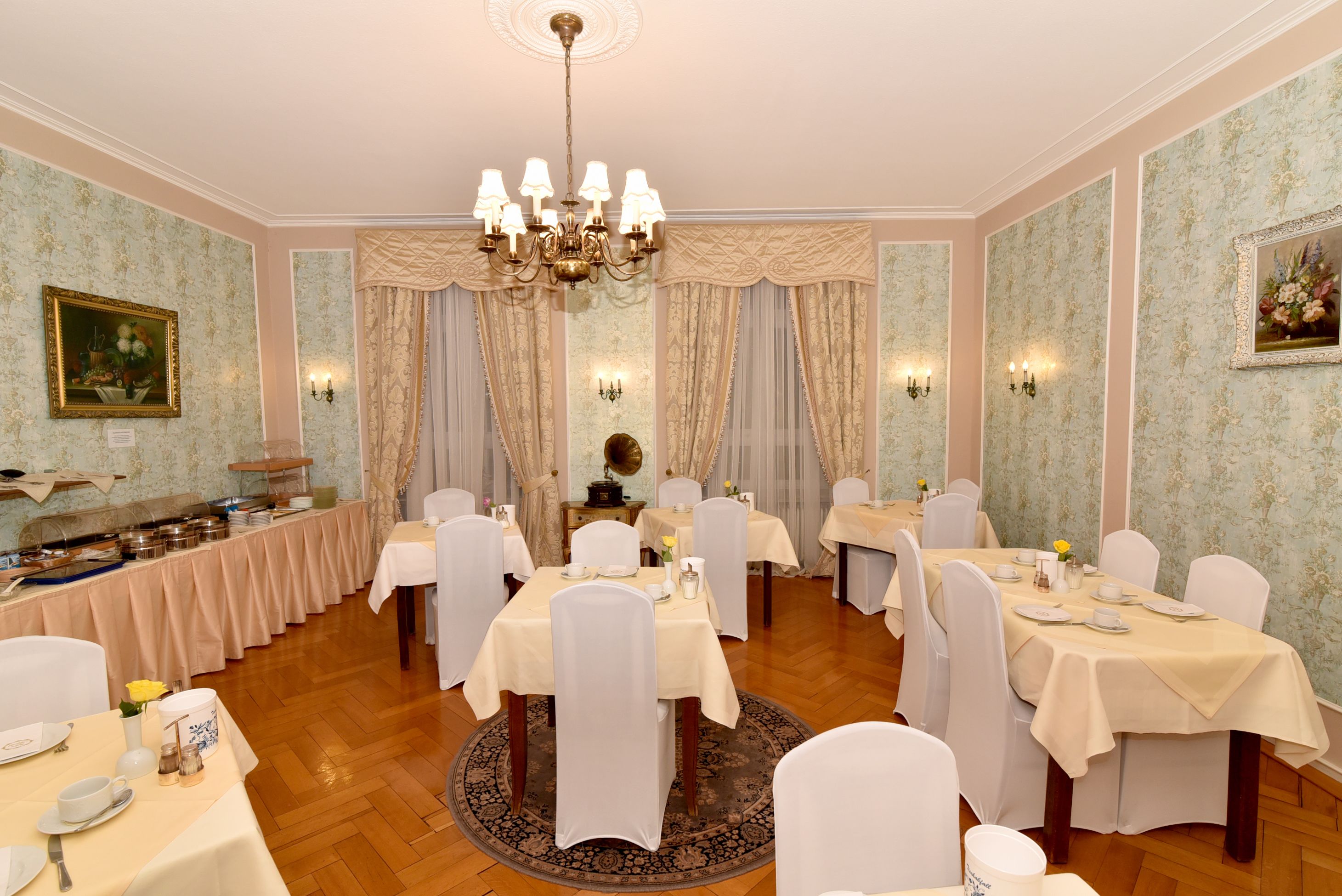 daily cooked-to-order breakfast (eur 15 per person)