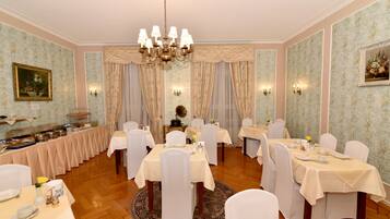 TĂ€gliches nach Wunsch zubereitetes FrĂŒhstĂŒck (15 EUR pro Person)