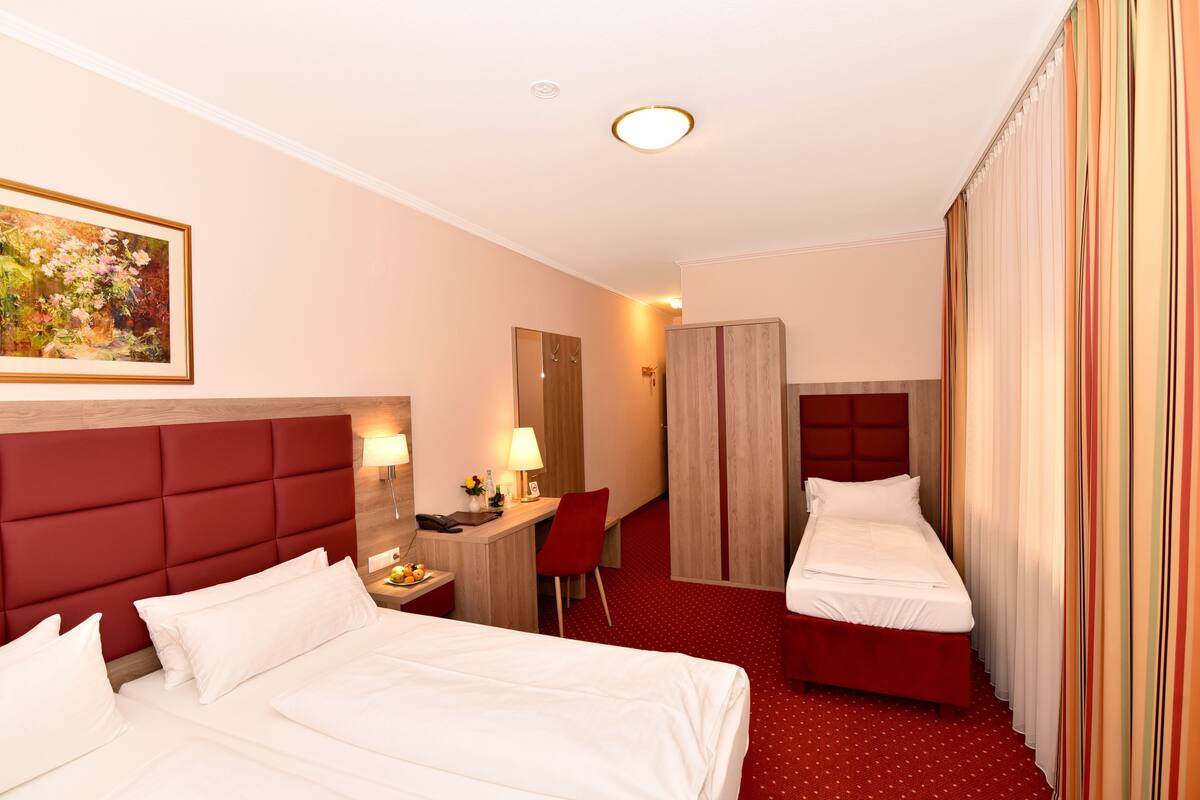 Triple Room | In-room safe, blackout drapes, soundproofing