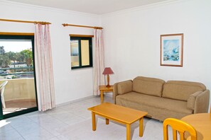 公寓, 1 間臥室 | 起居區 | 22-吋電視，提供衛星頻道