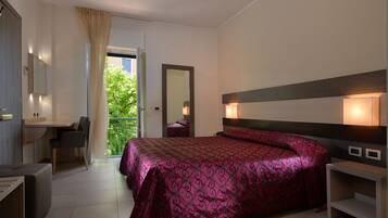 Kamer, 1 twee- of 2 eenpersoonsbedden | Een bureau, geluiddichte muren, gratis wifi, beddengoed