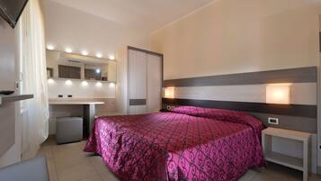 Habitación con 1 cama matrimonial o 2 individuales | Escritorio, insonorización, wifi gratis y ropa de cama