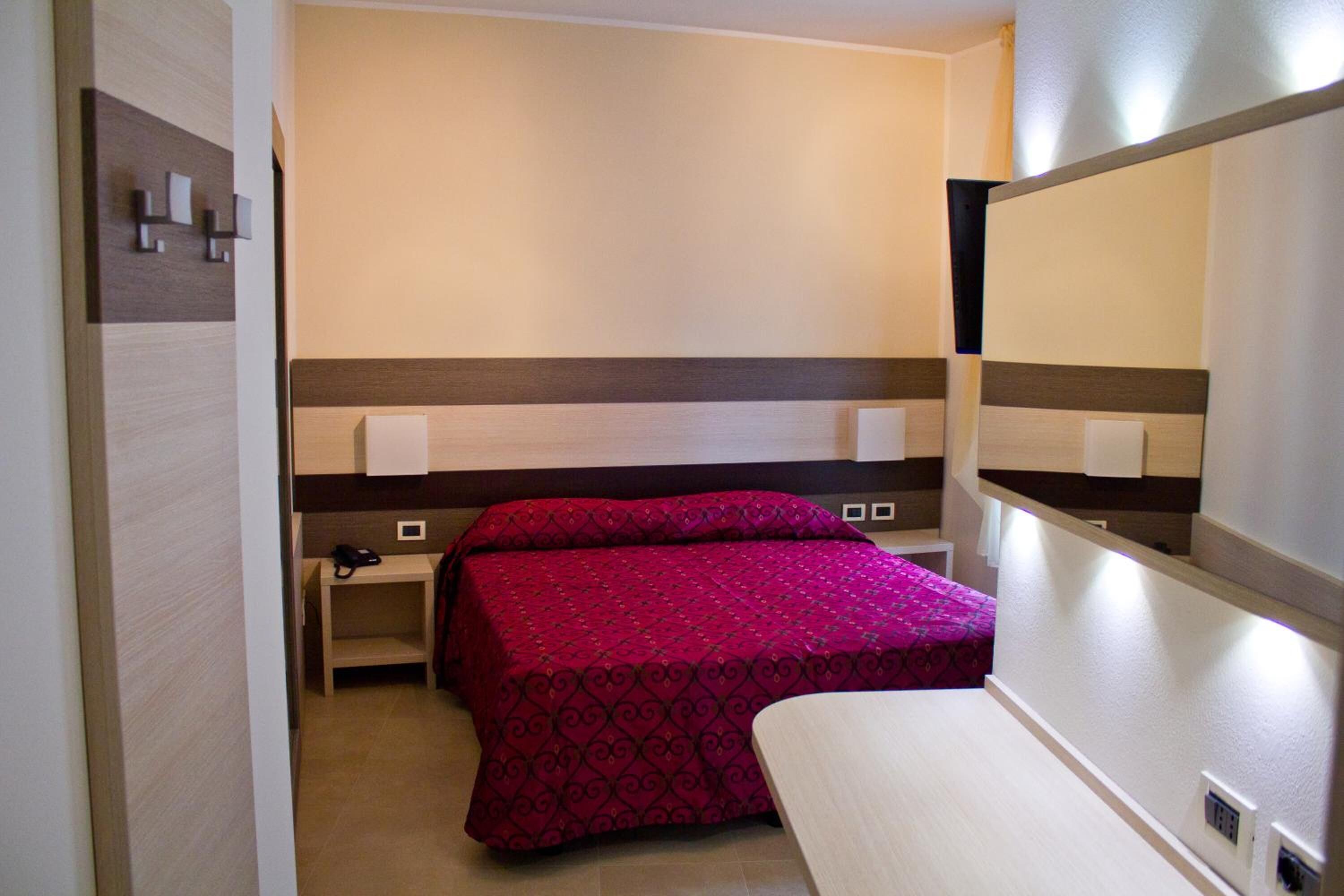 1 bedroom, desk, soundproofing, free wifi