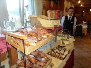 Breakfast, lunch and dinner served