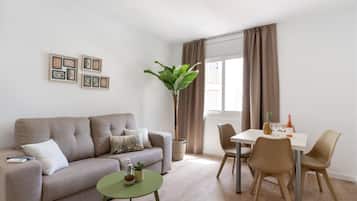 Standard Apartment 2/4 | In-room safe, blackout drapes, iron/ironing board