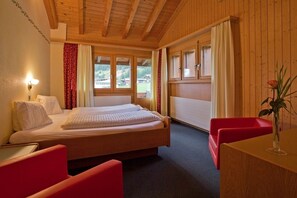 Premium bedding, down duvets, minibar, in-room safe