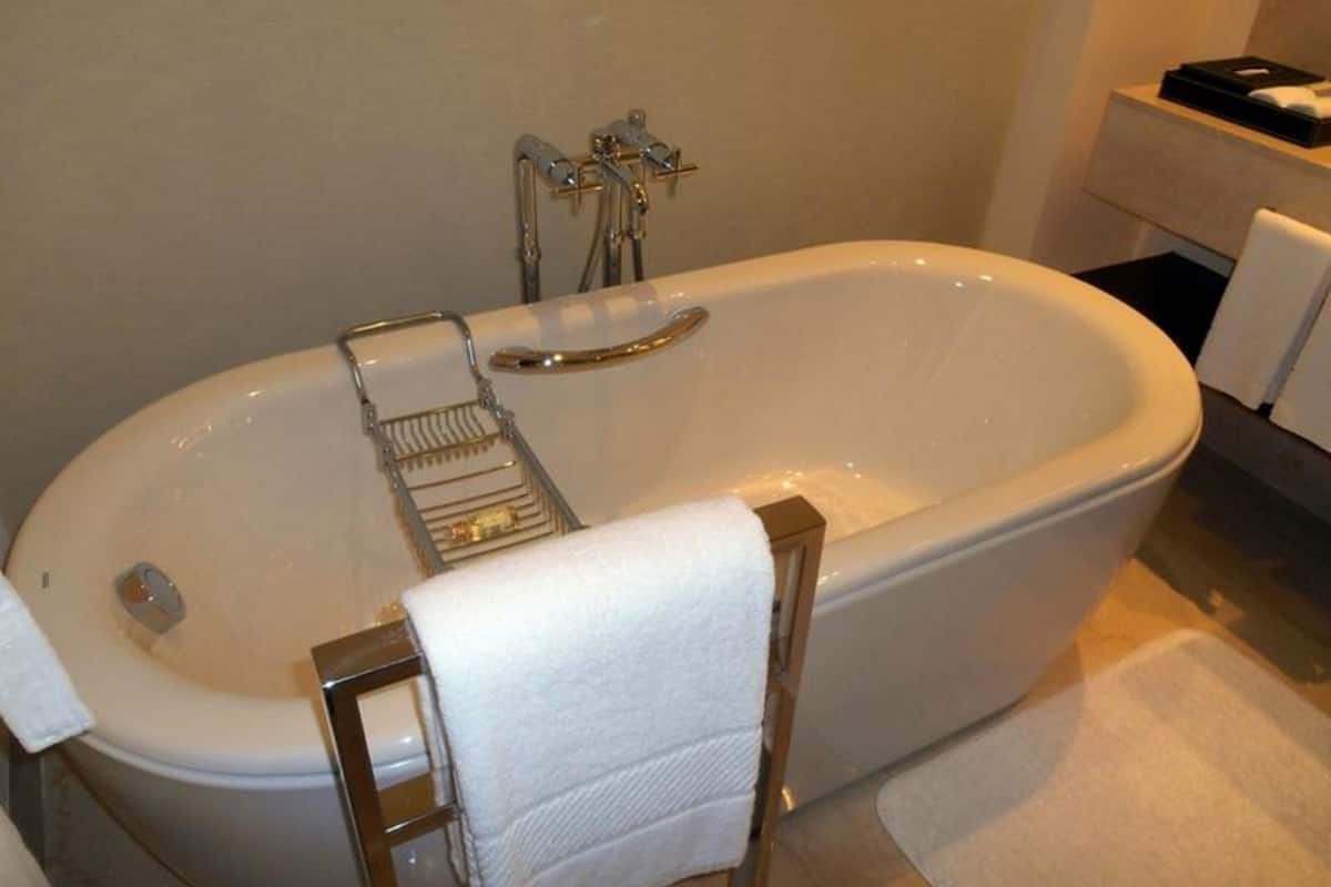 separate bathtub and shower, deep-soaking bathtub