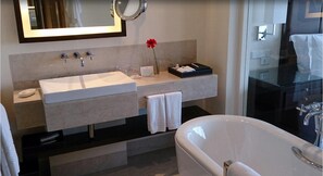 Chậu rửa trong phòng tắm