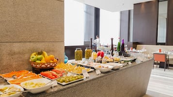 Bữa sáng buffet hàng ngày (1646 INR/mỗi người)