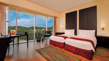 Phòng Deluxe, quang cảnh công viên | Bộ đồ giường cao cấp, nệm có lớp đệm bông, minibar