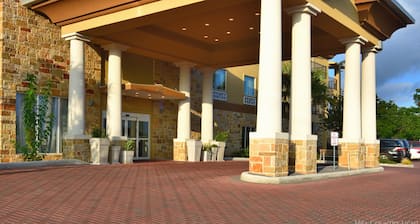 Holiday Inn Express & Suites Fredericksburg by IHG