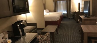 Holiday Inn Express & Suites Fredericksburg by IHG