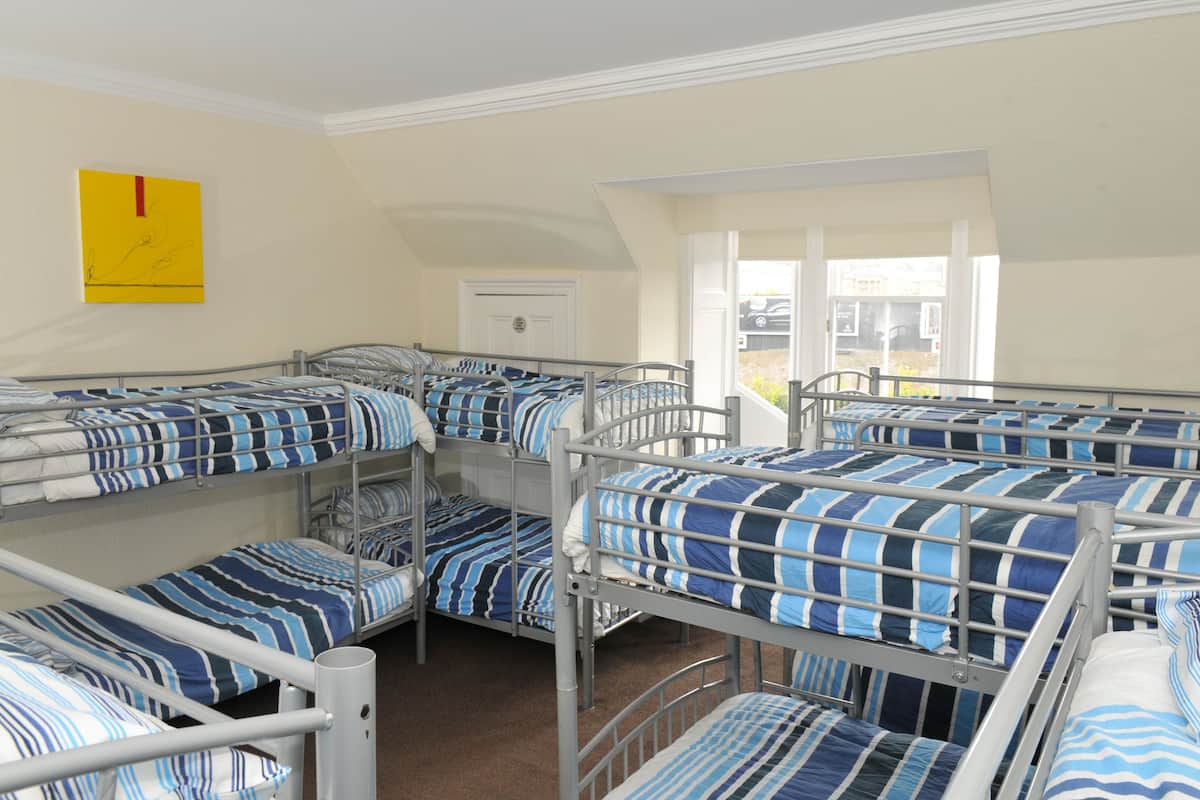 One Bed in a 14 Bed Mixed Dormitory | Een kluis op de kamer, verduisterende gordijnen