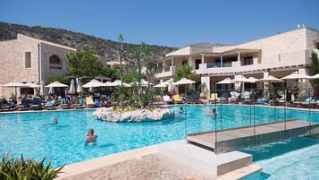 Indoor pool, 2 outdoor pools, pool umbrellas, pool loungers