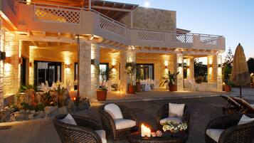 2 restaurants, lunch, dinner served; Mediterranean cuisine