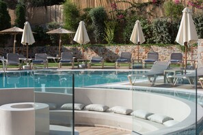 Indoor pool, 2 outdoor pools, pool umbrellas, pool loungers