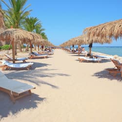 Bãi biển riêng, lều miễn phí, ghế dài tắm nắng, dù trên bãi biển