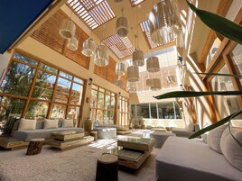 4 bares/lounges, bar na cobertura, bar na cobertura