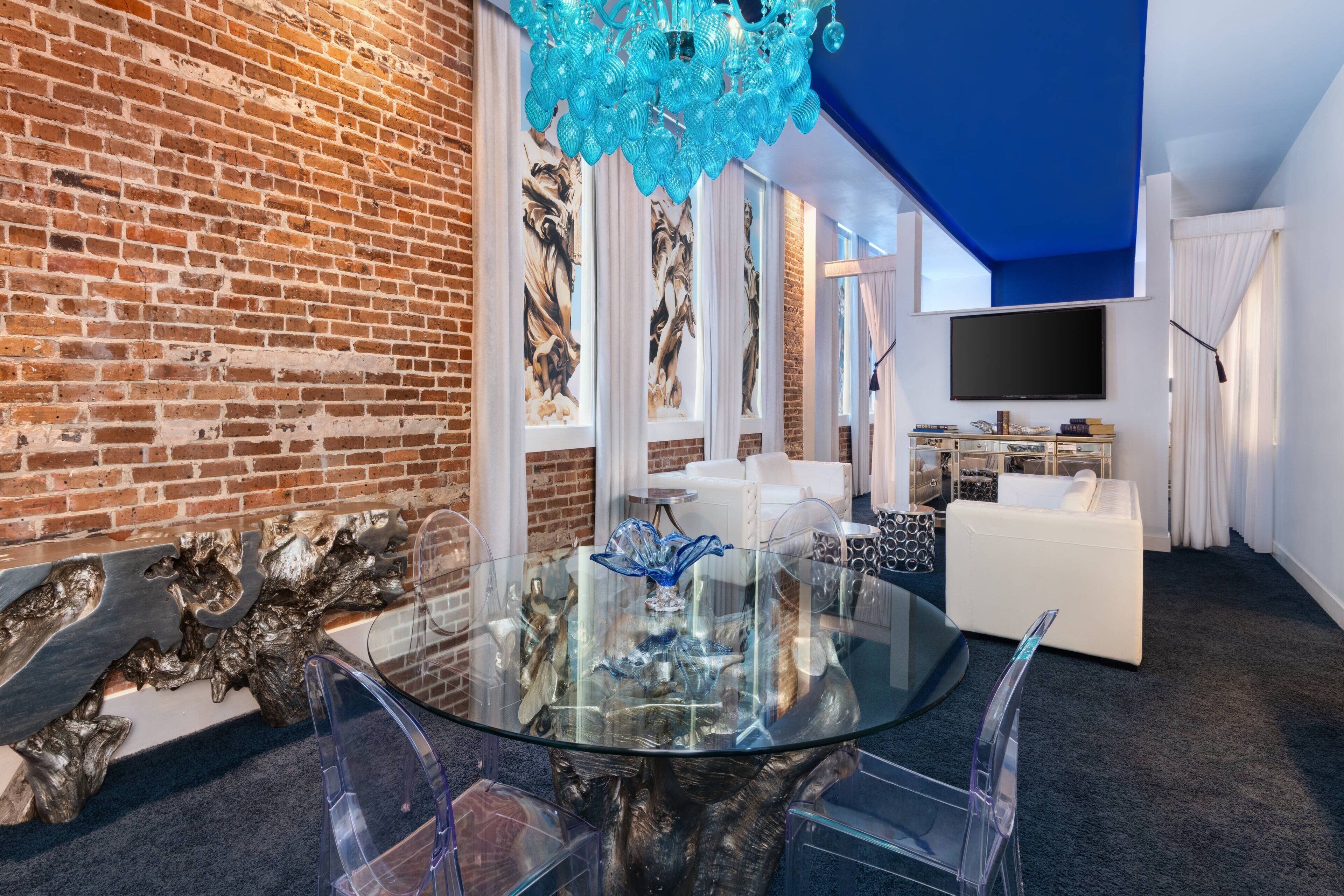 executive suite, 2 bedrooms, non smoking | 1 bedroom, premium bedding, down duvets, minibar