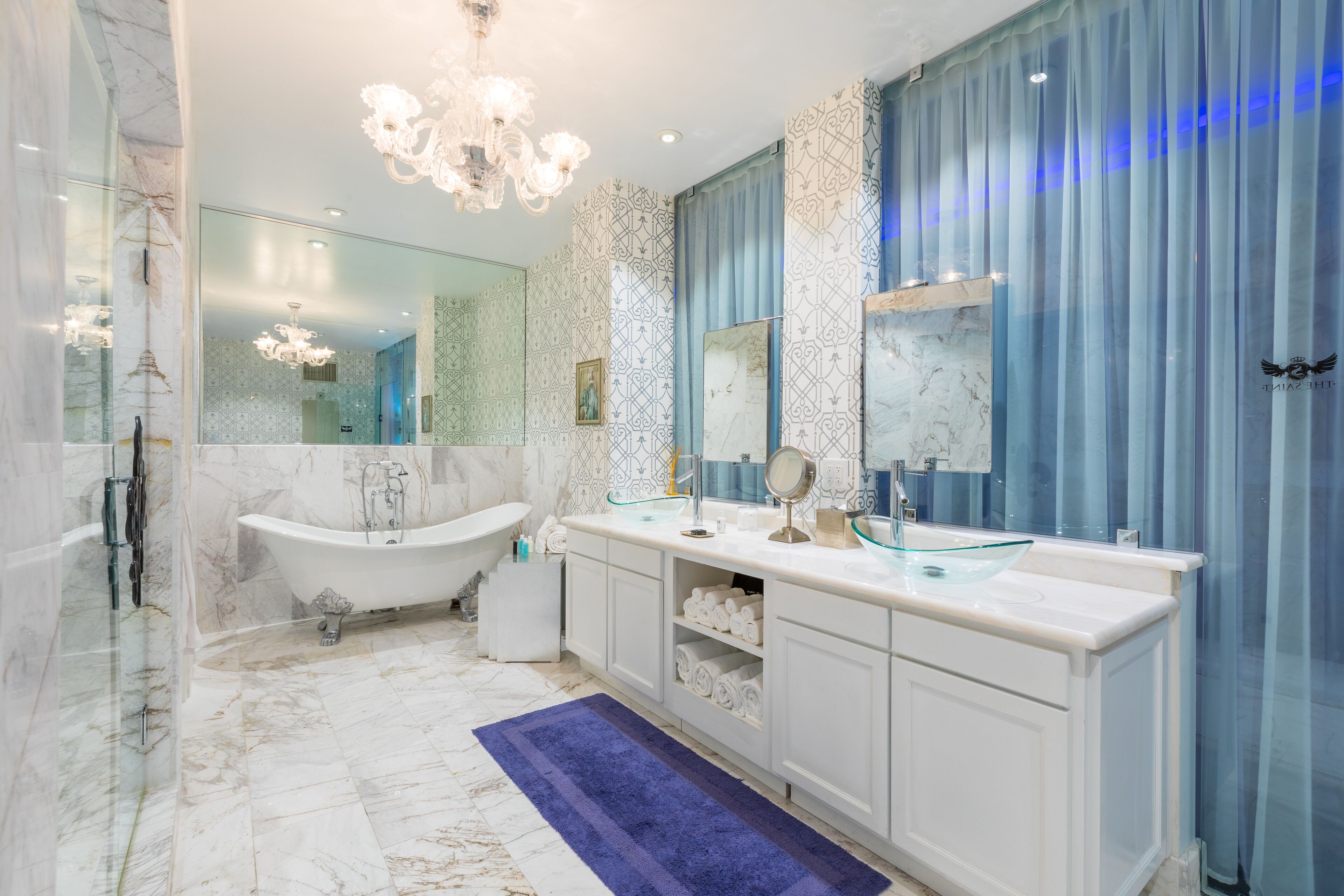 executive suite, 2 bedrooms, non smoking | bathroom sink