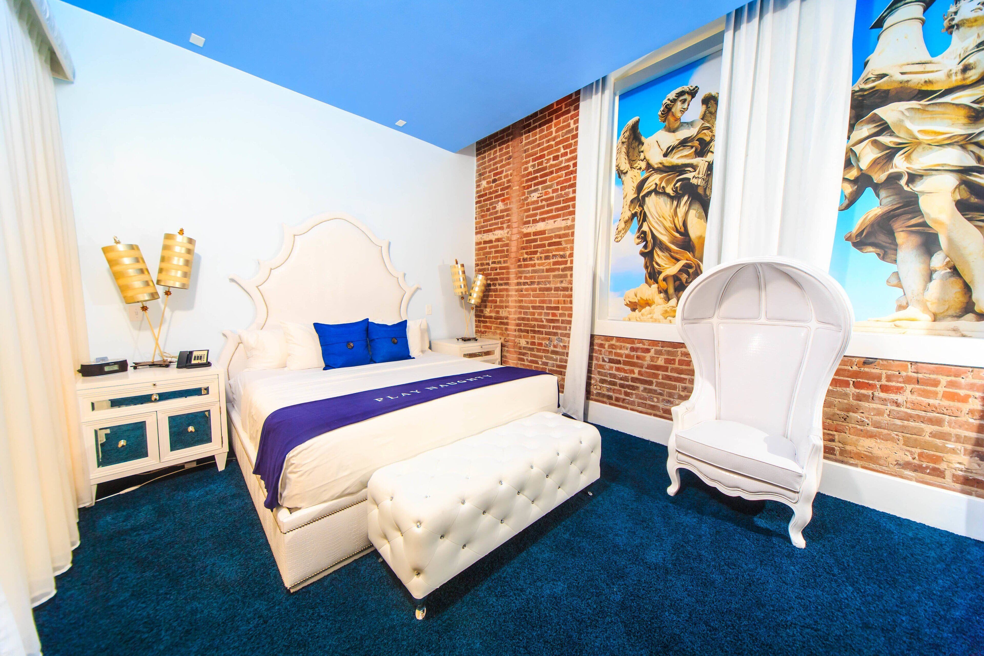 1 bedroom, premium bedding, down duvets, minibar