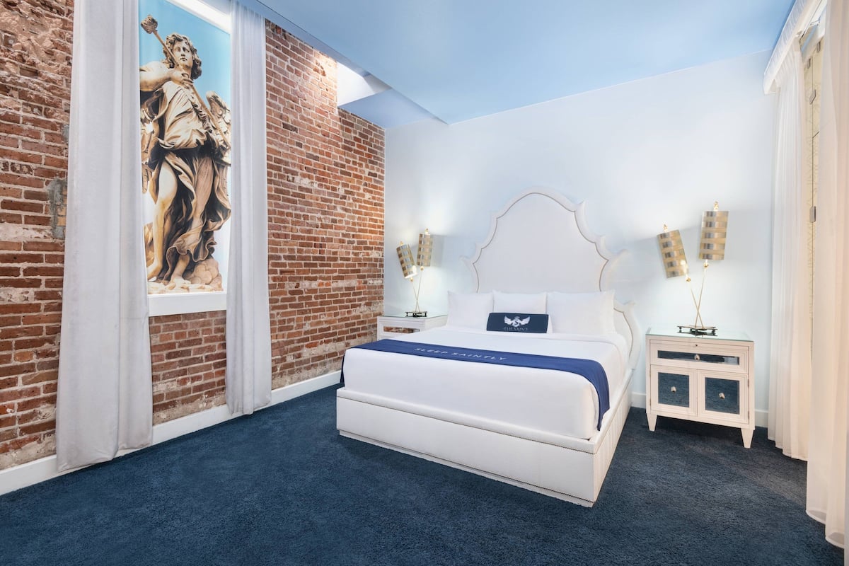 Sengetøy av topp kvalitet, safe på rommet og skrivebord