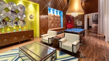 Serves lunch, dinner, and happy hour