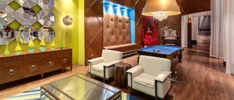 Serves lunch, dinner, and happy hour