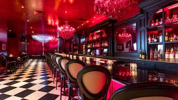 Tilbyder frokost, middag og Happy Hour