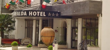 Fachada de la propiedad