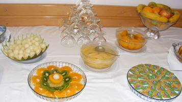 Daily continental breakfast (EUR 10 per person)