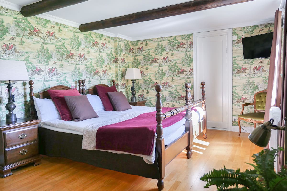 Standard Double Room, Park View | Individually decorated, individually furnished, desk